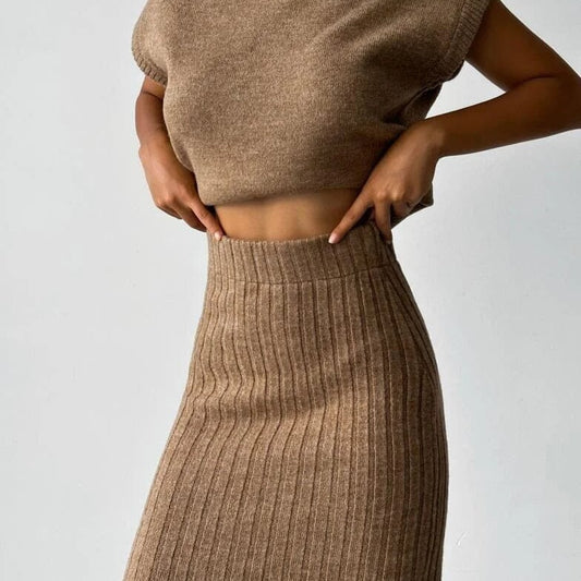 CARDIGAN SANS MANCHES ET JUPE EN MAILLE FEMININO Essentielle 