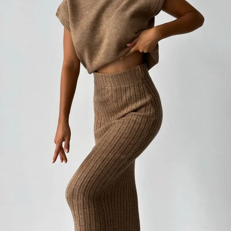 CARDIGAN SANS MANCHES ET JUPE EN MAILLE FEMININO Essentielle 
