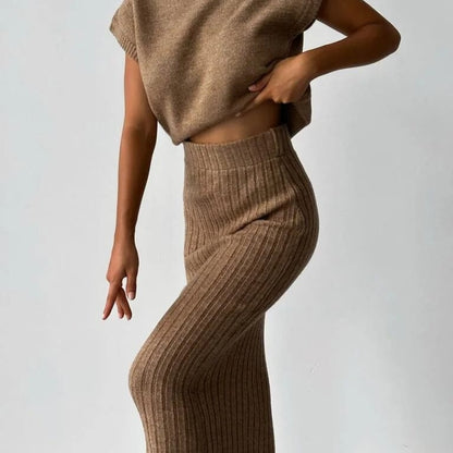 CARDIGAN SANS MANCHES ET JUPE EN MAILLE FEMININO Essentielle 