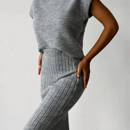 CARDIGAN SANS MANCHES ET JUPE EN MAILLE FEMININO Essentielle 