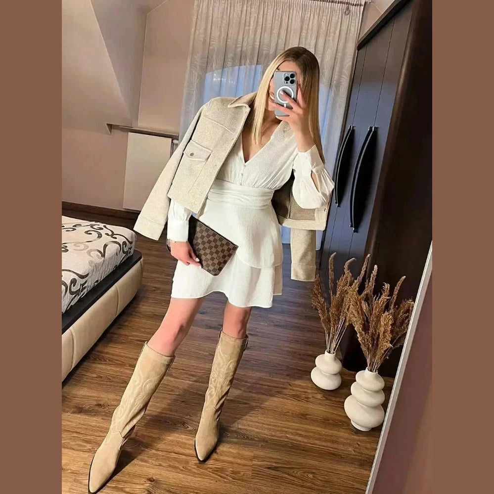 THE KONF™ | Manteau court en laine avec boutons FEMININO Essentielle 
